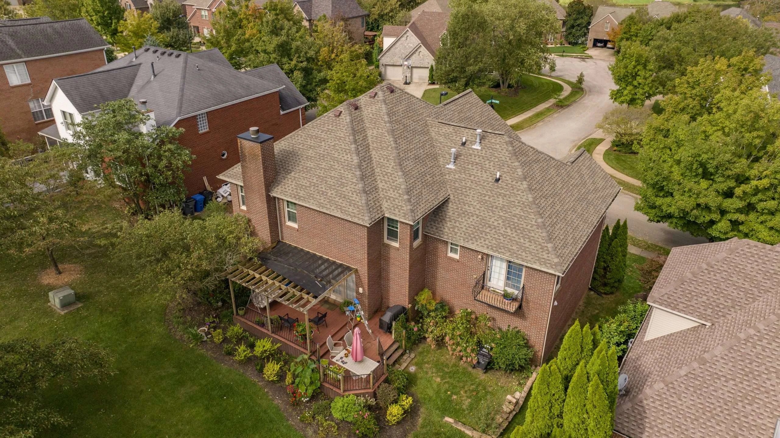 Roof replacement in Lexington, KY by a professional roofing contractor, featuring GAF Weathered Wood shingles.