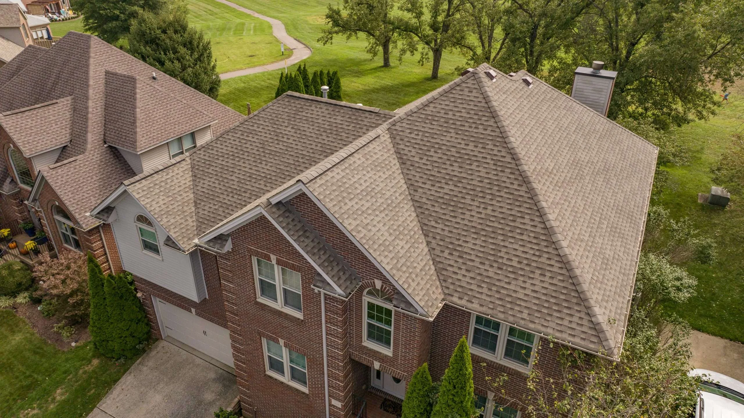 Roof replacement with GAF Weathered Wood shingles by a Lexington roofing contractor.