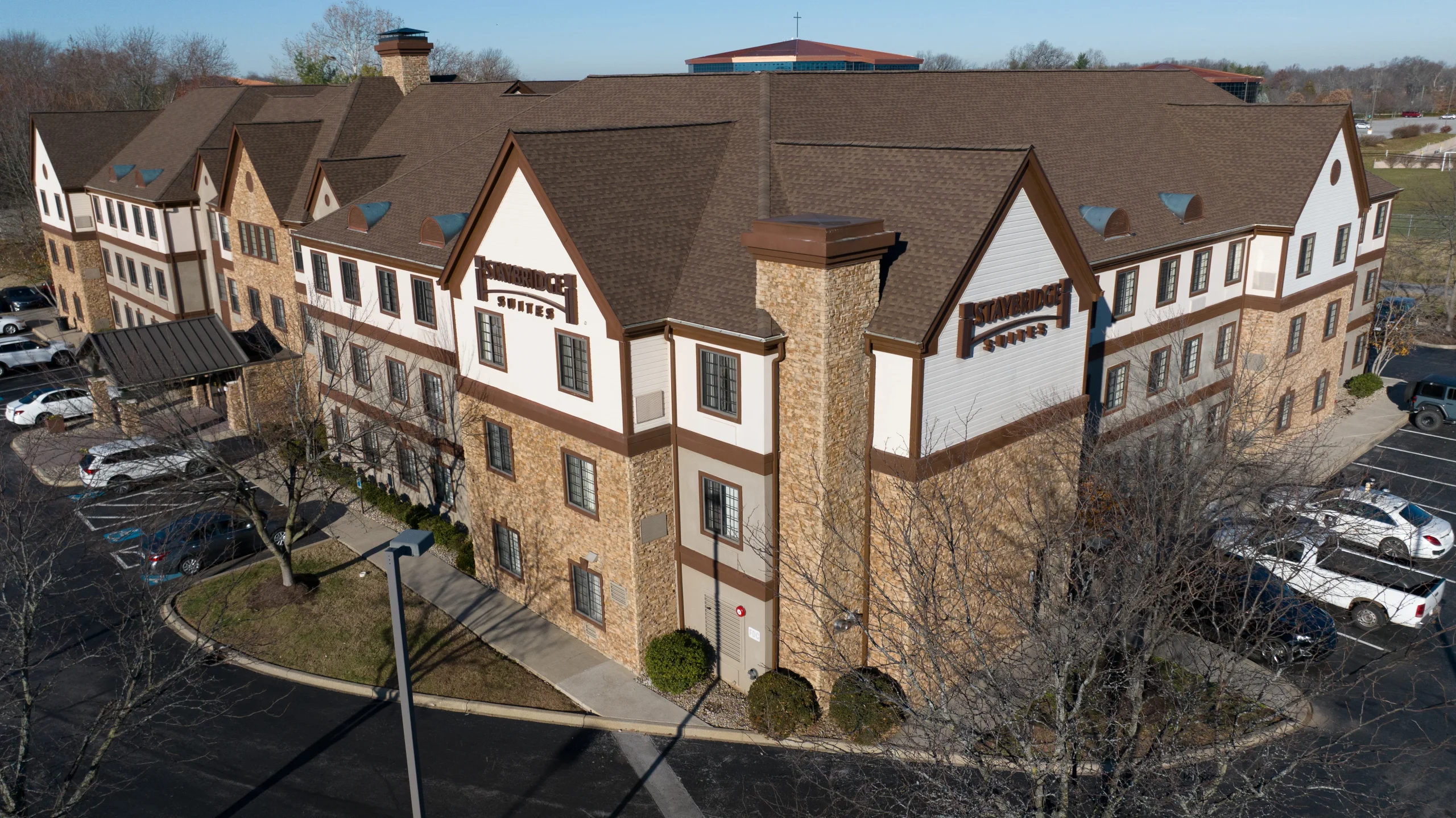 Multifamily roof replacement in Louisville, KY featuring a professionally installed shingle roofing system by AIC Roofing & Construction.