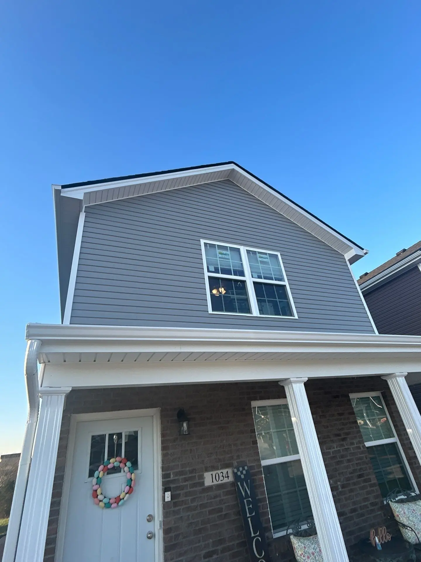 New gray vinyl siding installation on a Richmond, KY home by AIC Roofing and Construction