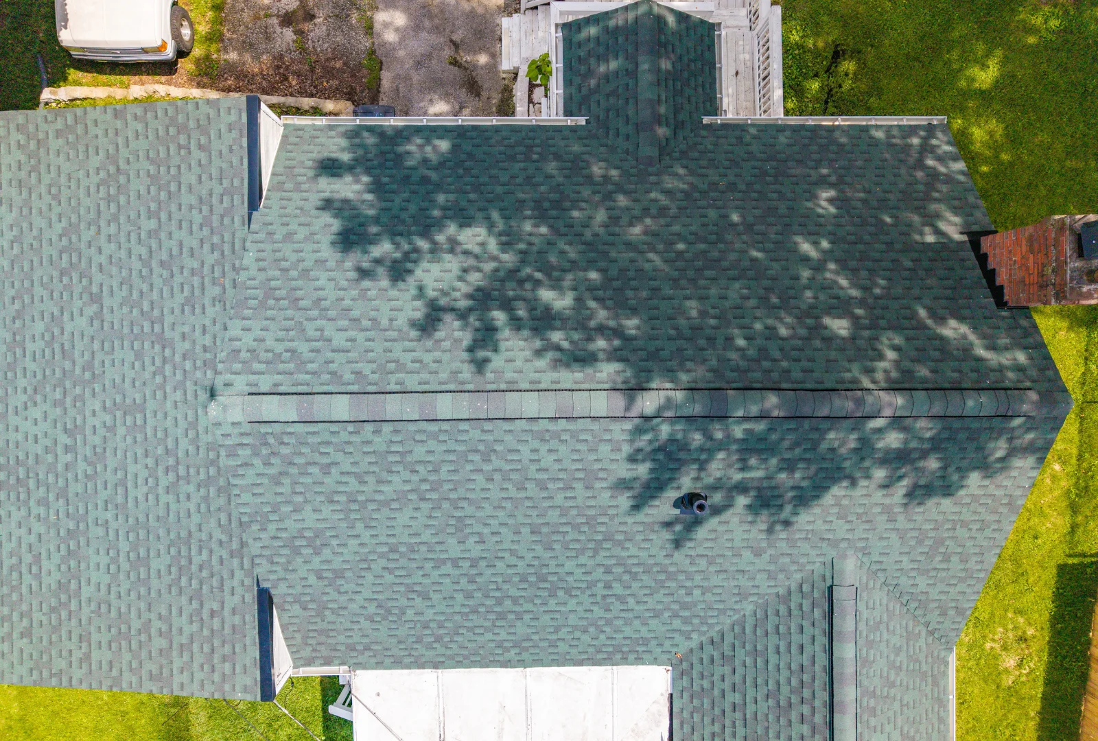 Top-down view of a Frankfort KY home with new Hunter Green GAF shingles installed by a local roofing contractor