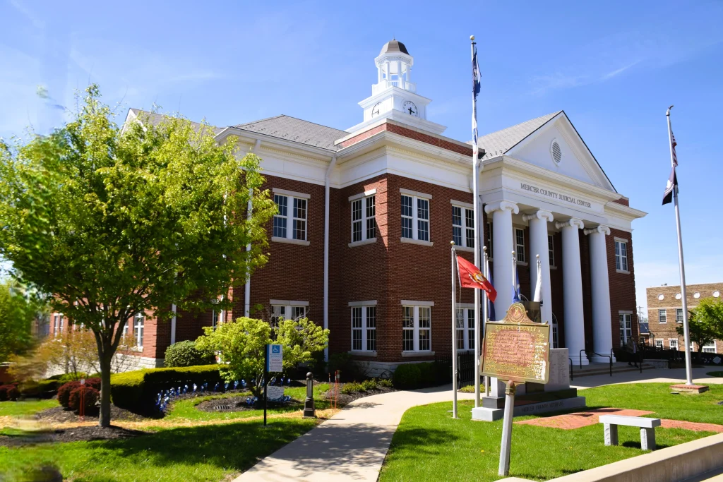 Mercer County Judicial Center in Harrodsburg with American and Kentucky flags