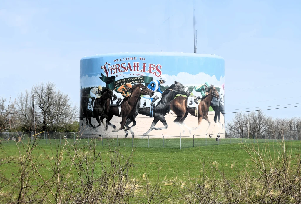 Large mural of racehorses painted on a water tower in Versailles, Kentucky