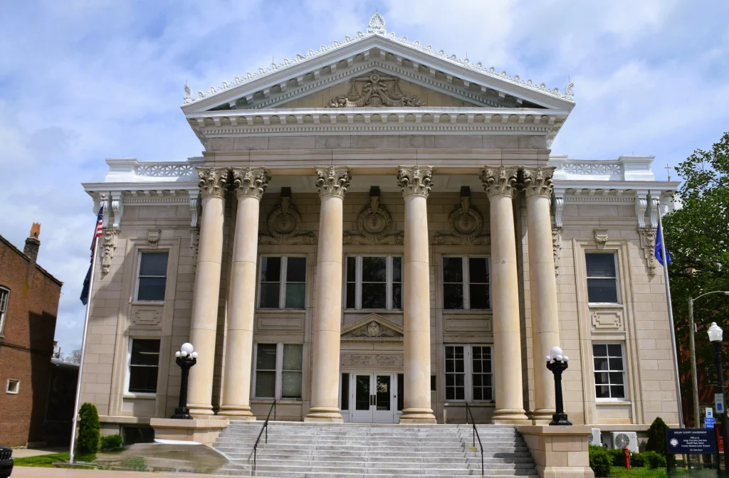 Shelby County Courthouse with columns and grand staircase in Shelbyville, KY
