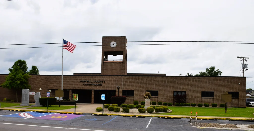 Front view of Powell County Courthouse in Stanton, Kentucky