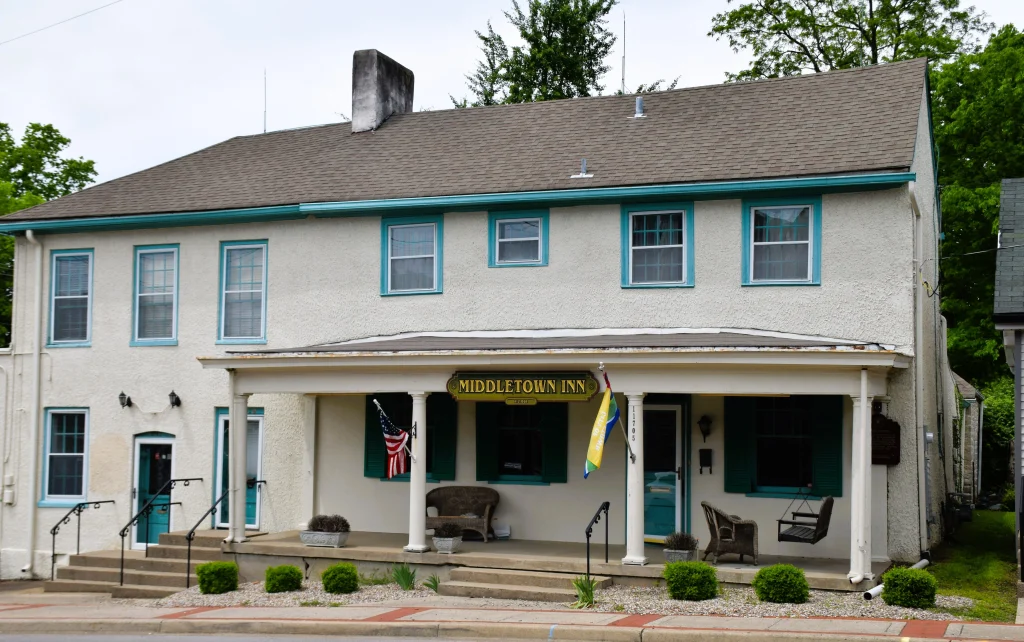 Middletown Inn with stucco exterior and teal window trim in Middletown, KY