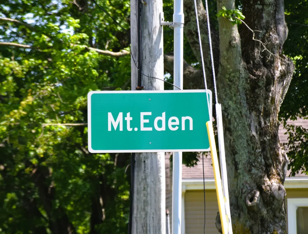Green Mt. Eden city sign mounted on a wooden post