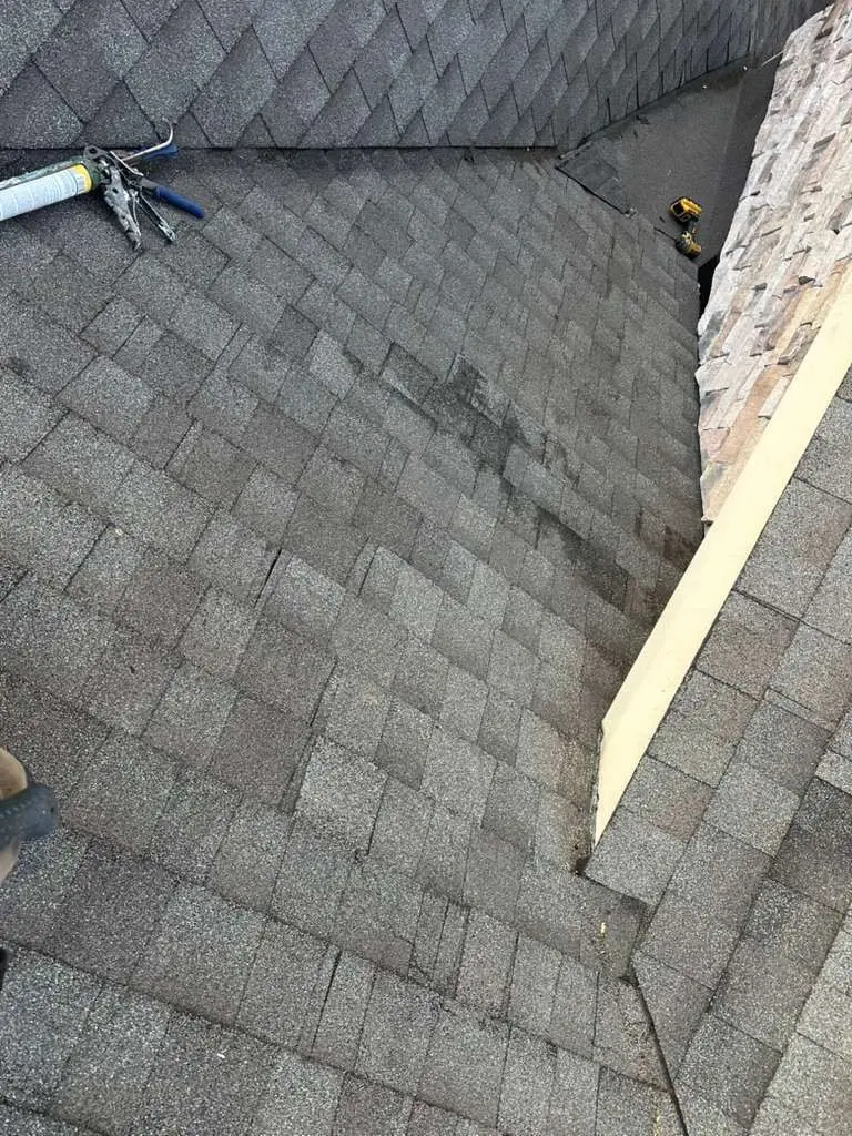 Aging Roof with Discolored Shingles on Louisville Building Aged and faded roof shingles on a Bardstown, Kentucky home showing signs of wear and discoloration.