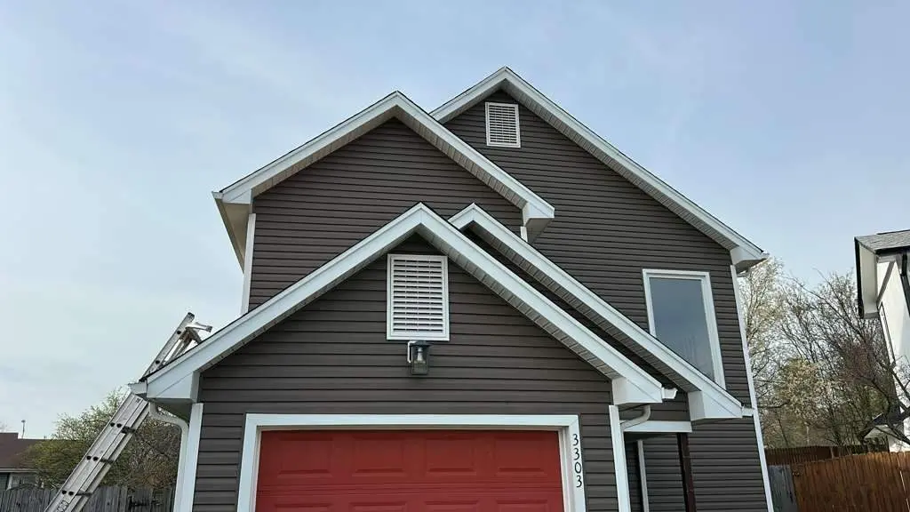 Residential home exterior with vinyl siding in Lexington KY