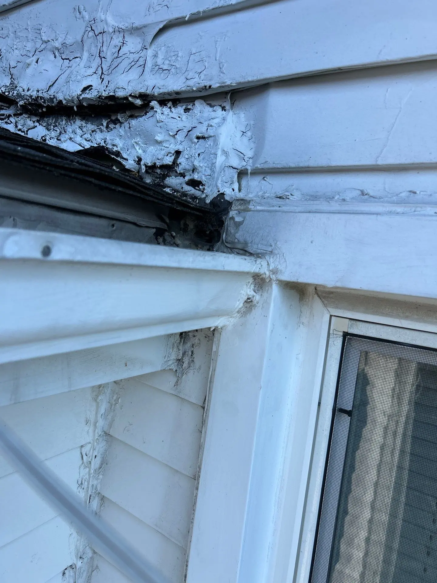 Gutter leak causing fascia rot and water damage on Richmond KY home exterior siding