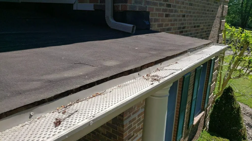 Gutter pulling away from roofline on Richmond KY home with visible gap and poor attachment